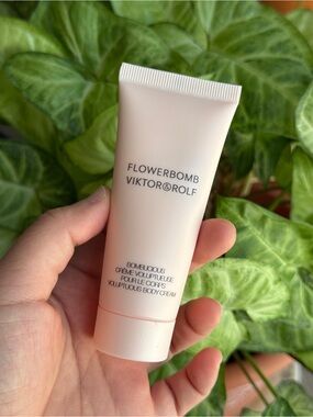Viktor&Rolf Flowerbomb Bomblicious Voluptuous Body Cream – 40 mL